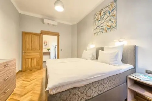 Spacious And Bright Apartment Dusni 13