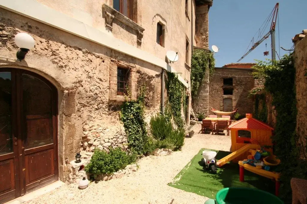 Sotto Il Castello