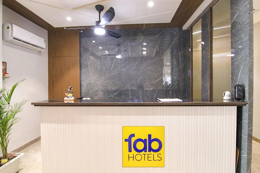 Fabhotel Prime Royal Court