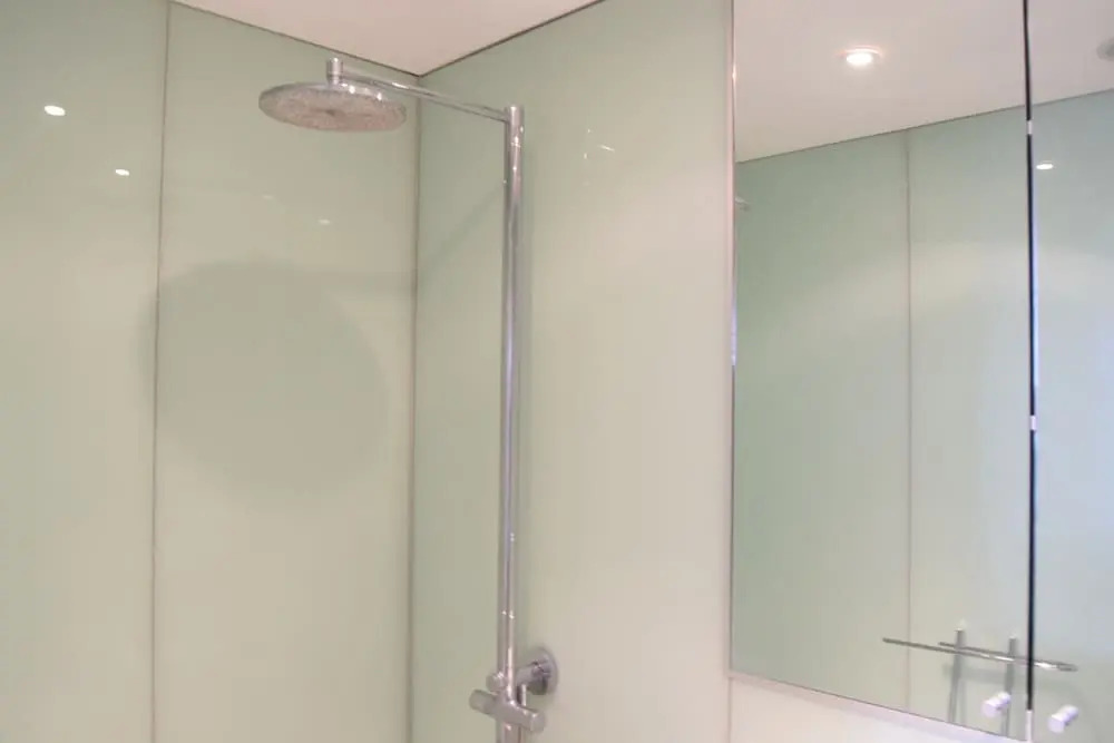 2 Bedroom Kennington Apartment With Balcony