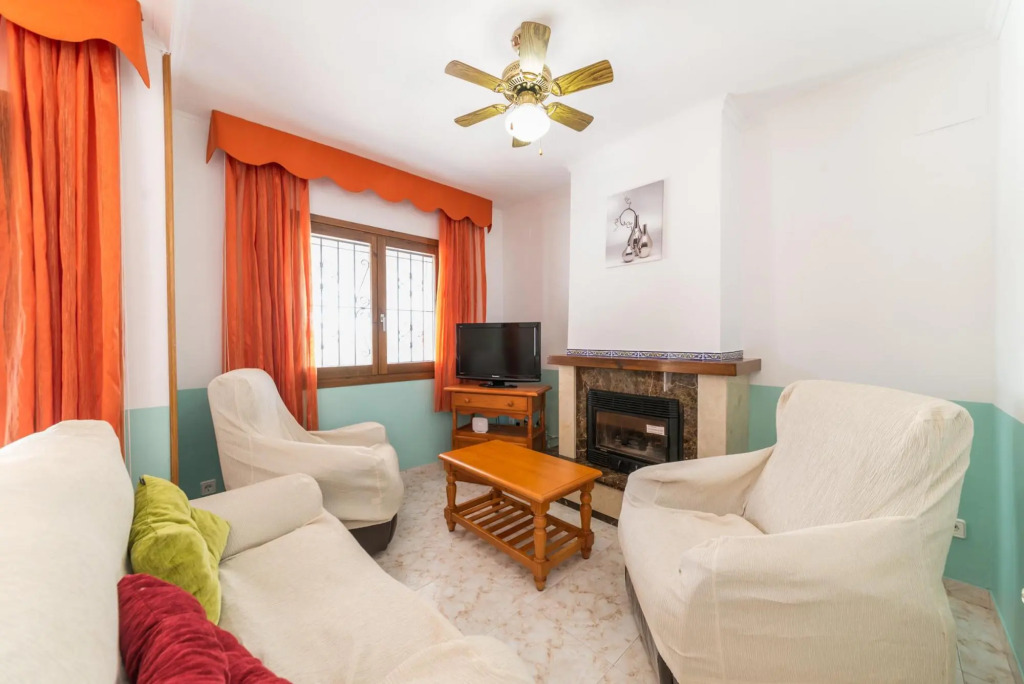 Veni in L'Escala with 3 bedrooms and 1 bathrooms
