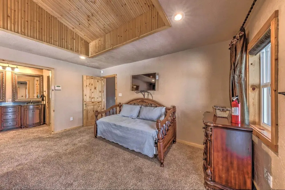 Spacious Ruidoso Home w/ Hot Tub & Fireplaces