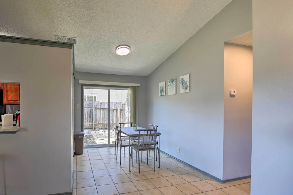 San Antonio Abode w/ Yard: 17 Mi to Downtown!