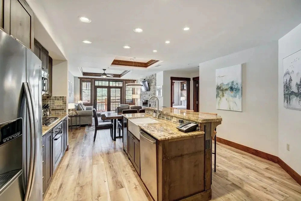 Luxury 2 Bedroom Condo with Mountain View 2 Condo
