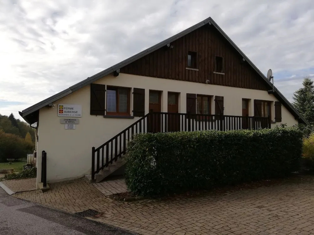 Ferme auberge à la colline