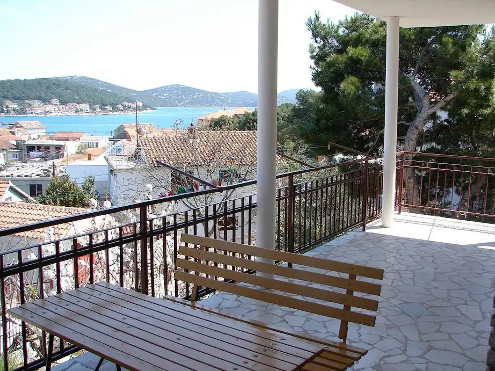 Žare - 100 m From sea - Lara