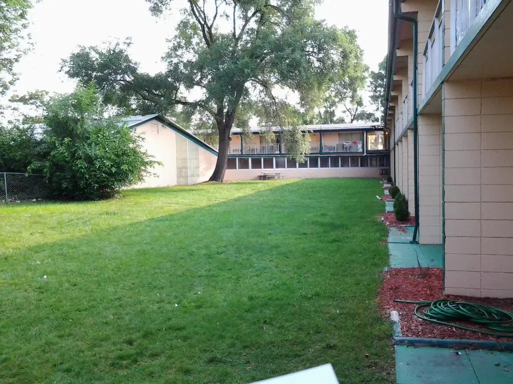 Budgetel Inn & Suites Hotel