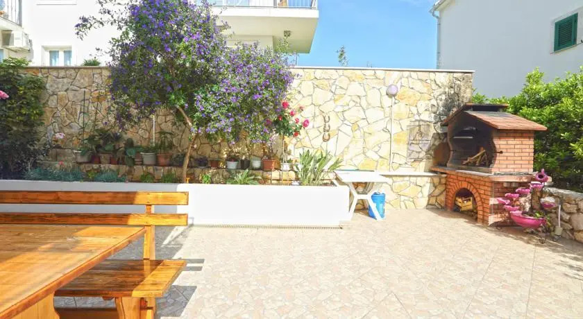 Deluxe Apartments Primi
