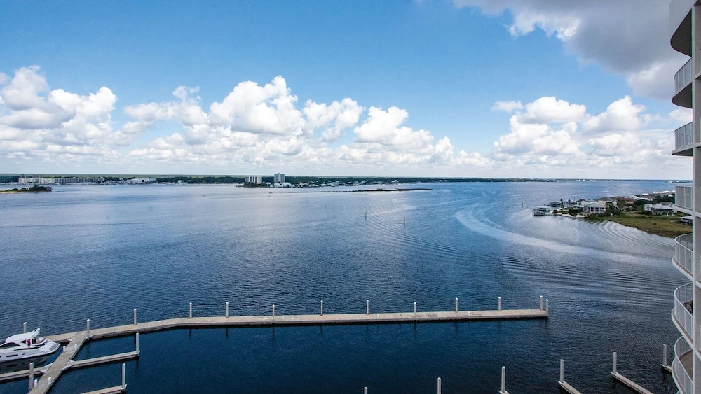 Corner Condo With Panoramic Views - Unit Crd1102