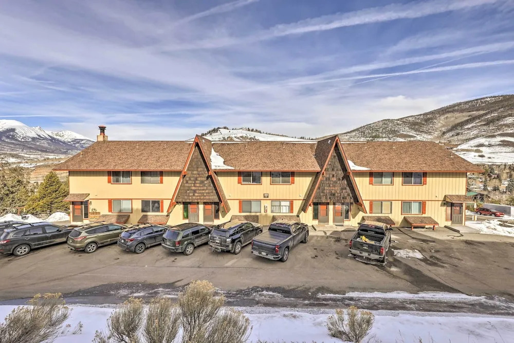 Steps to Dillon Reservoir: Mtn-view Condo