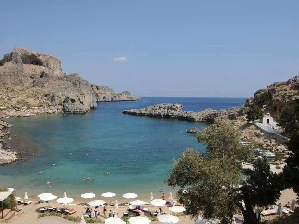 2 min drive to Haraki Beach & 10 to Lindos