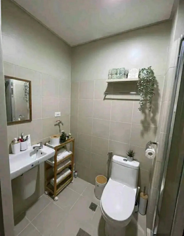 Cozy 1BR with balcony at Fame Residences