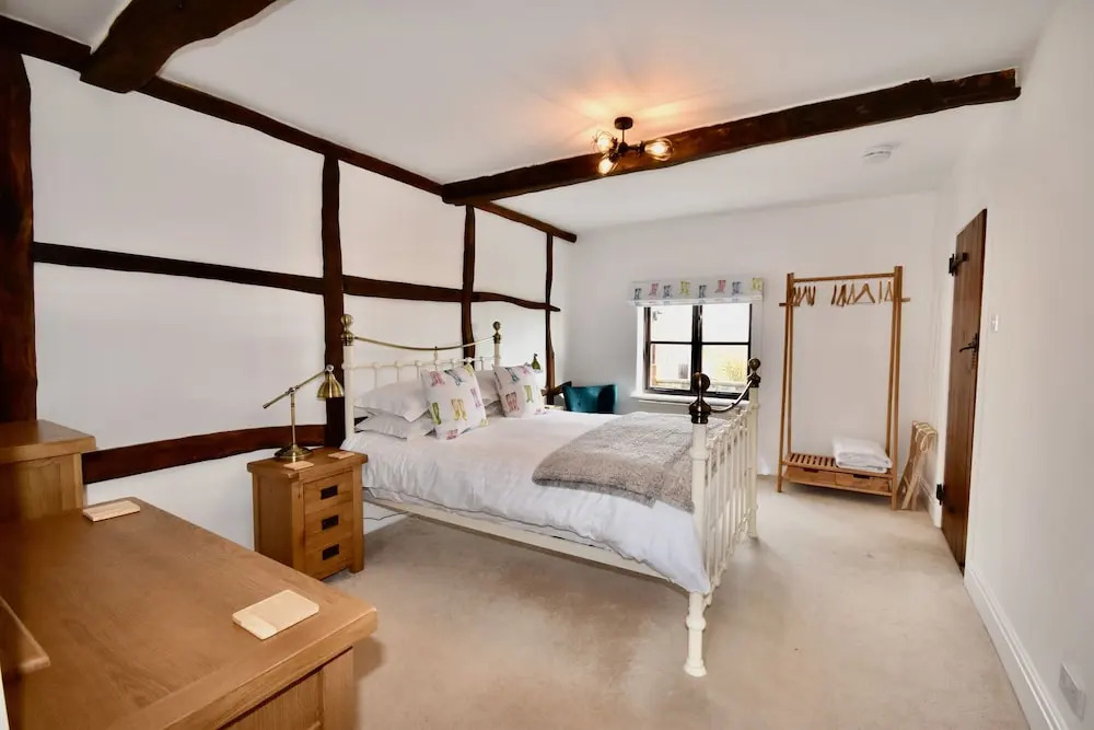Tithe Barn a Stunning family home with panoramic views