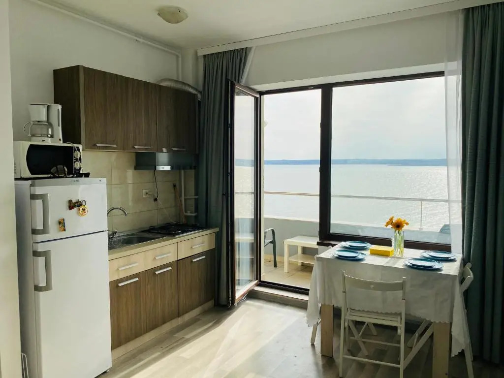 Lake and Sea View Summerland