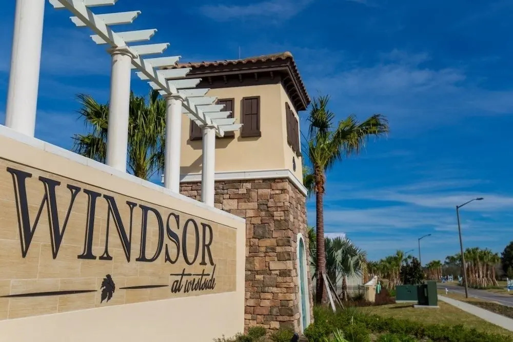 Luxury Resort Living Minutes Fom Disney 5 Bedroom Home