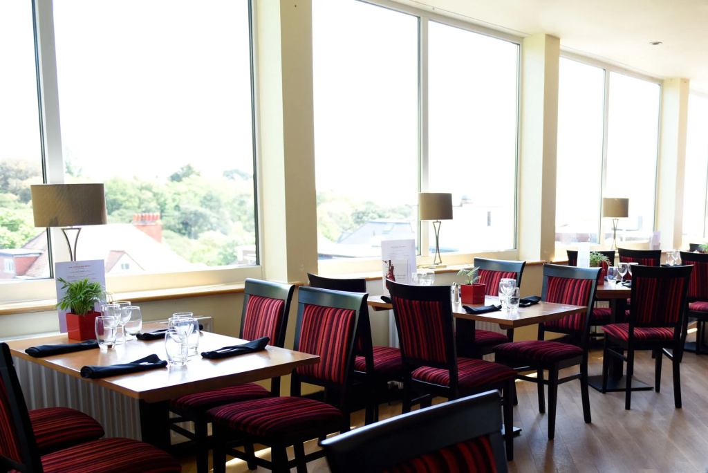 Riviera Hotel & Holiday Apartments