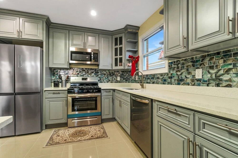 Comfy Queens Home - Just Minutes From Jfk Airport! 3 Bedroom Apts by Redawning