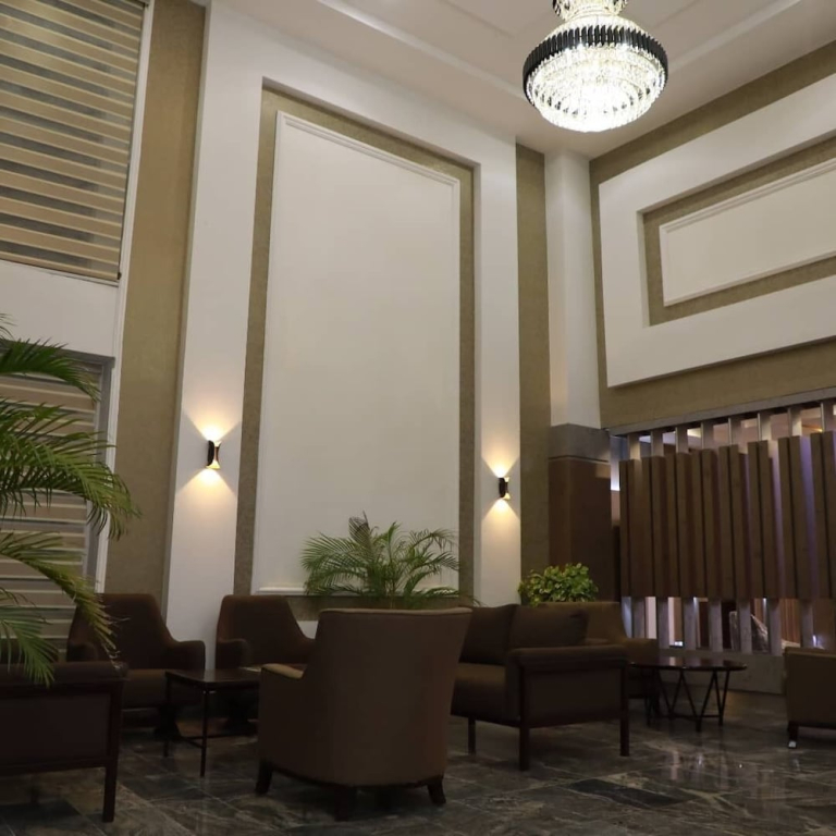 Elegant Hotel & Suites by City Green