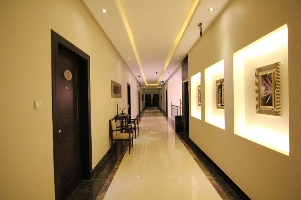 Flora Hotel Suites