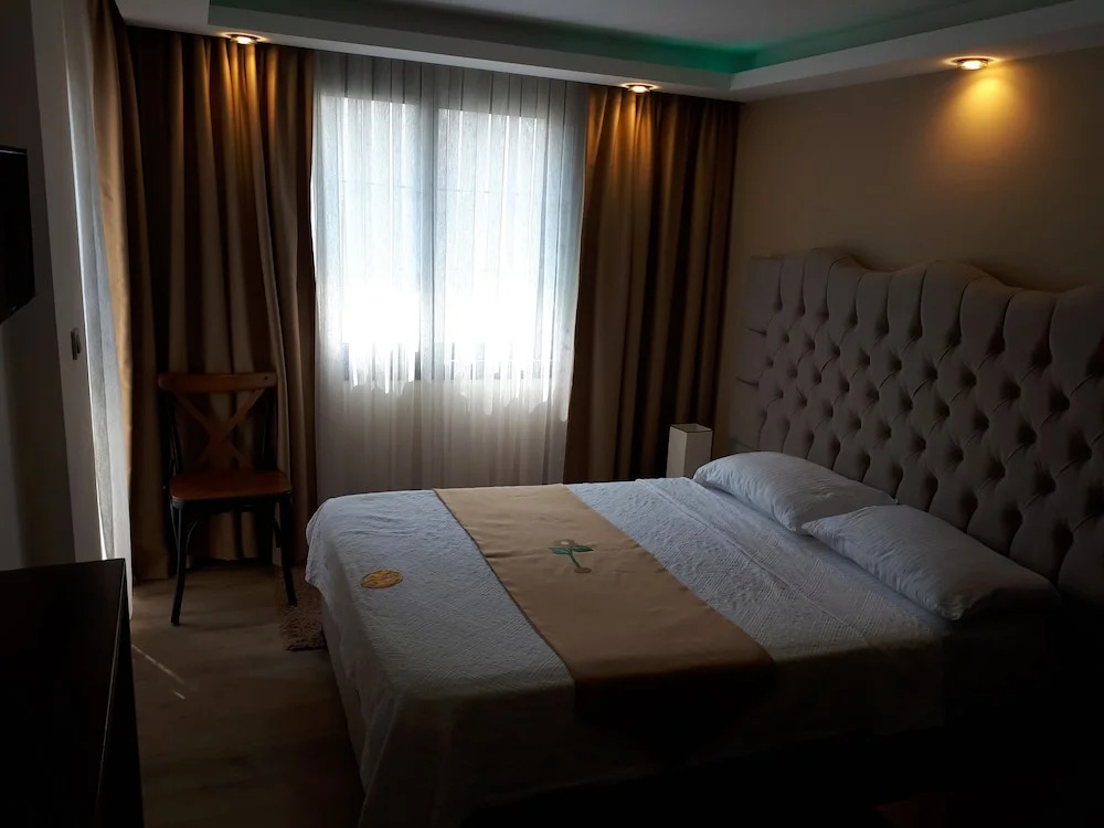 The Klazomenai Marine Hotel