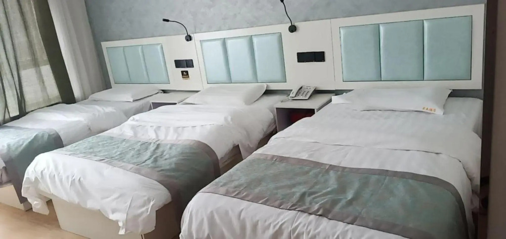 Yunzhishang Hotel (Lijiang Ancient City Xueshan Road)