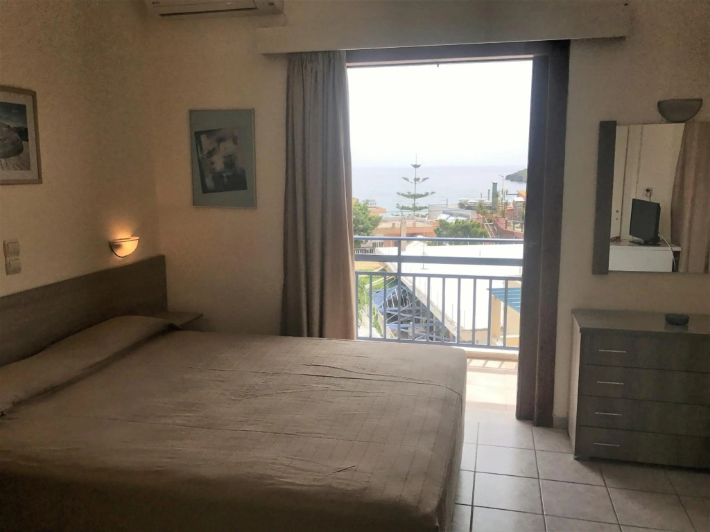 Hotel Karyatides