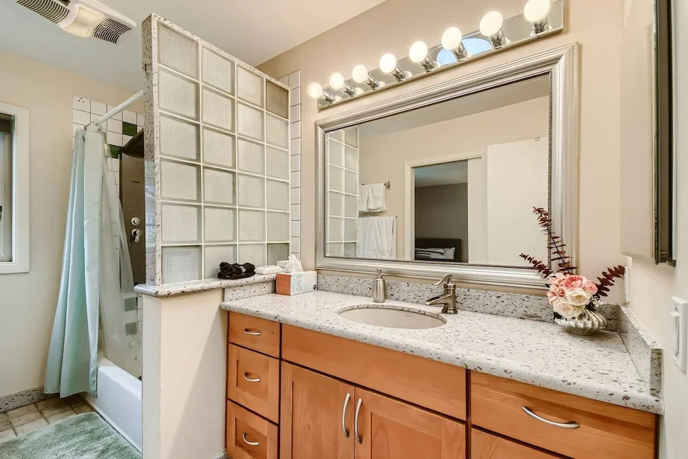 Charming Single Level 4 Bedrooms Gresham Home Near Pdx, Edgefield and Mt Hood