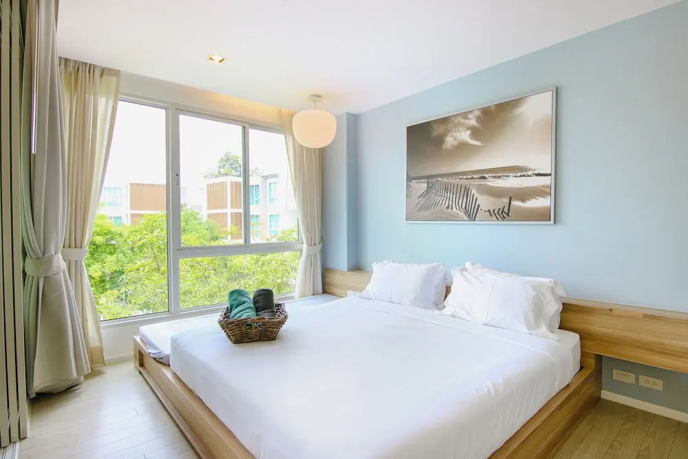 Hua Hin Luxury Beachfront Condo By Mon