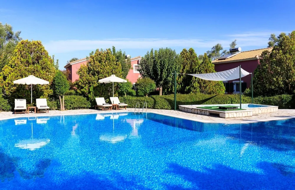 Mousses Villas - Villa Castor - A Detached Three-bedroom Villa With Private Pool and Access to Childcare Facilities