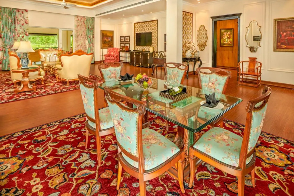 MAYFAIR Tea Resort