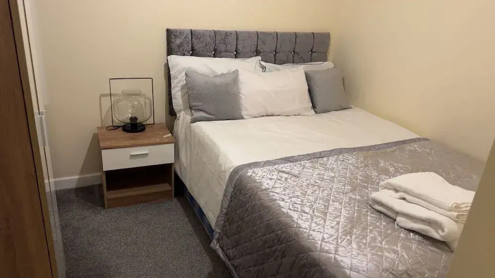 Modern Apt - City Views - Parking - Sleeps 3