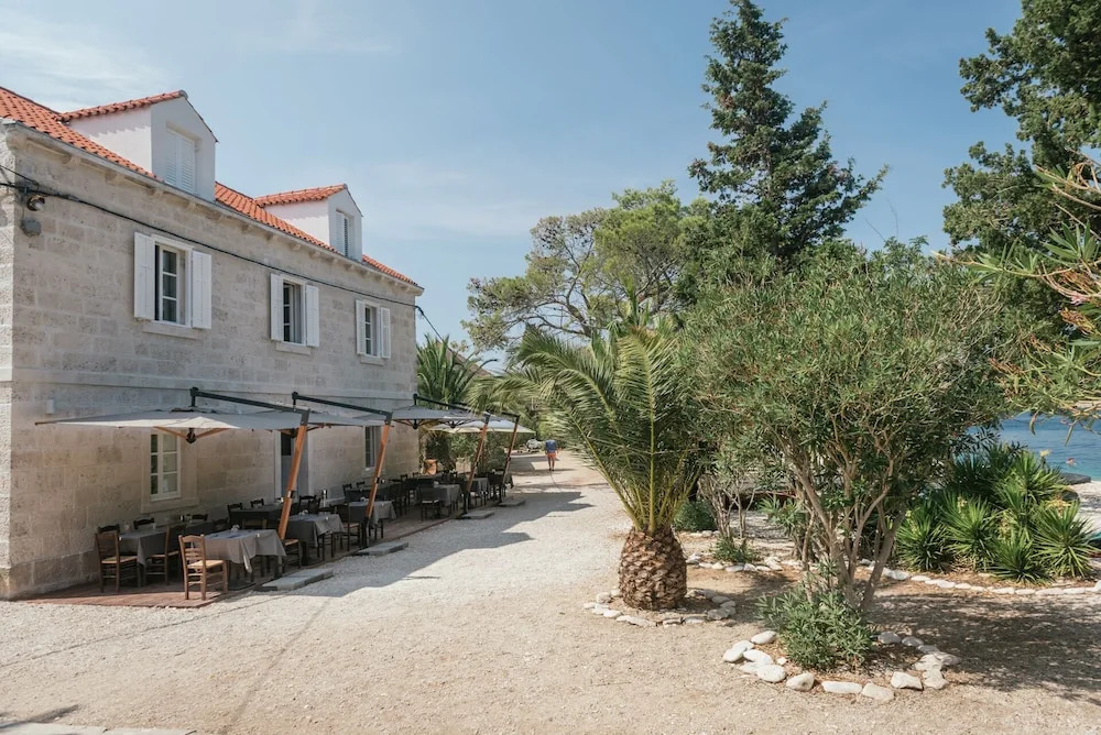 Vrnik Arts Club