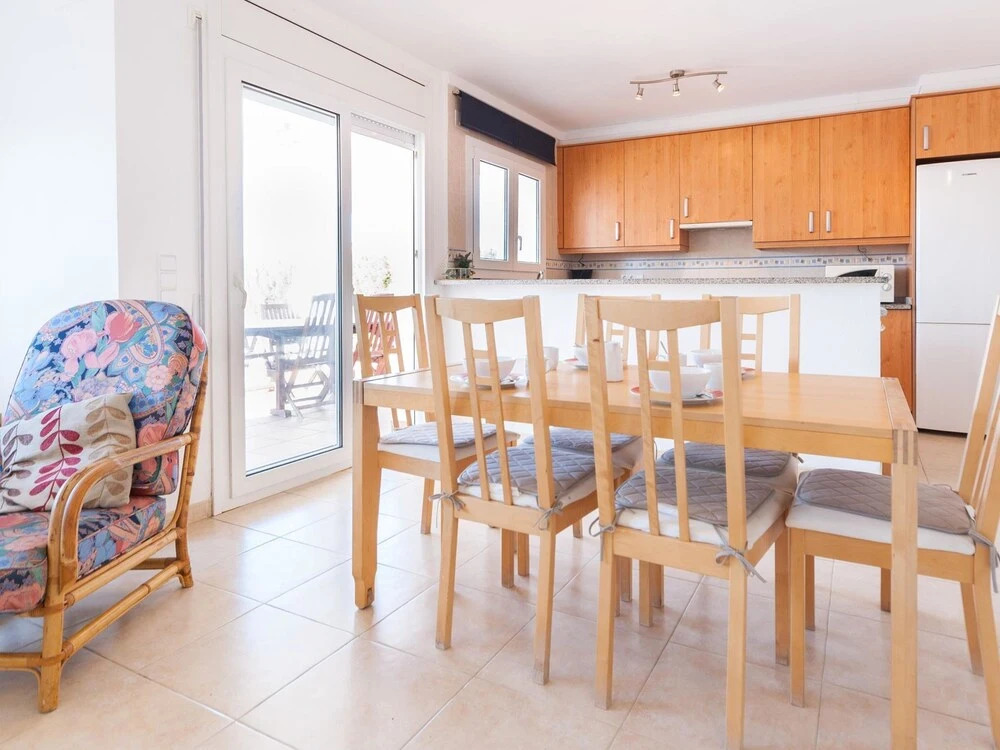 Pretty Holiday Home in L'escala With Swimming Pool