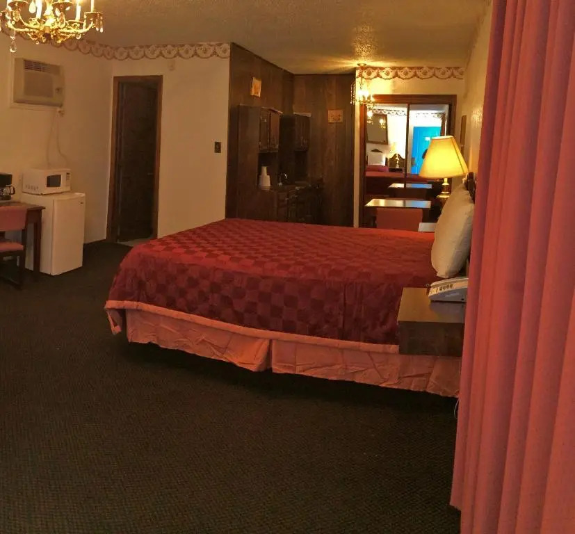 Crystal Palace Inn Brownfield