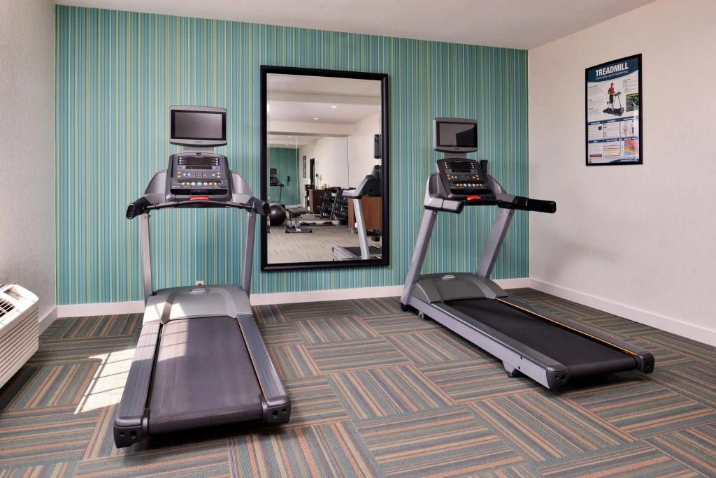 Holiday Inn Express Hotel & Suites North Kansas City by IHG