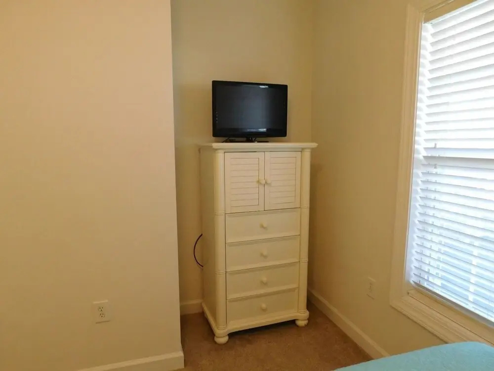 Wedgewood #714 2 Bedroom Condo by Redawning