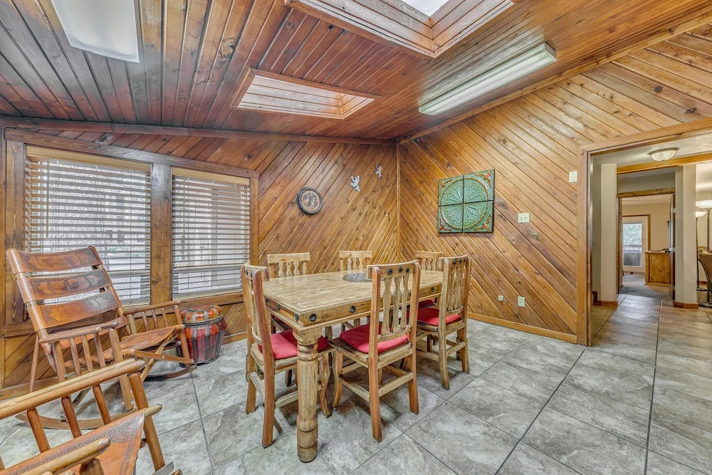 Ruidoso Condo w/ Hot Tub: Long Walk to Midtown!