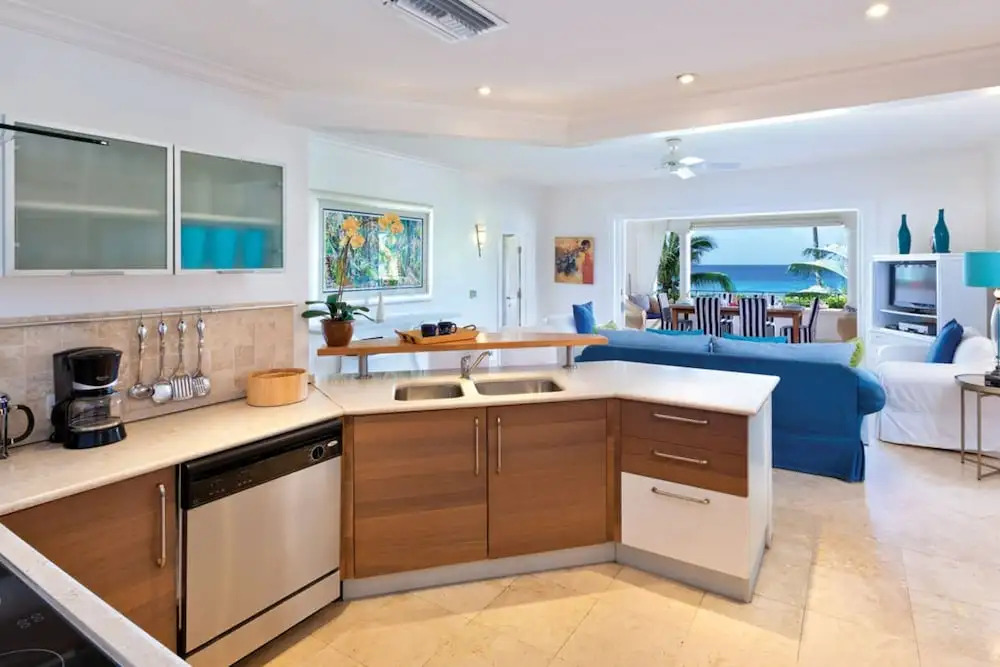 Schooner Bay 205 by Blue Sky Luxury