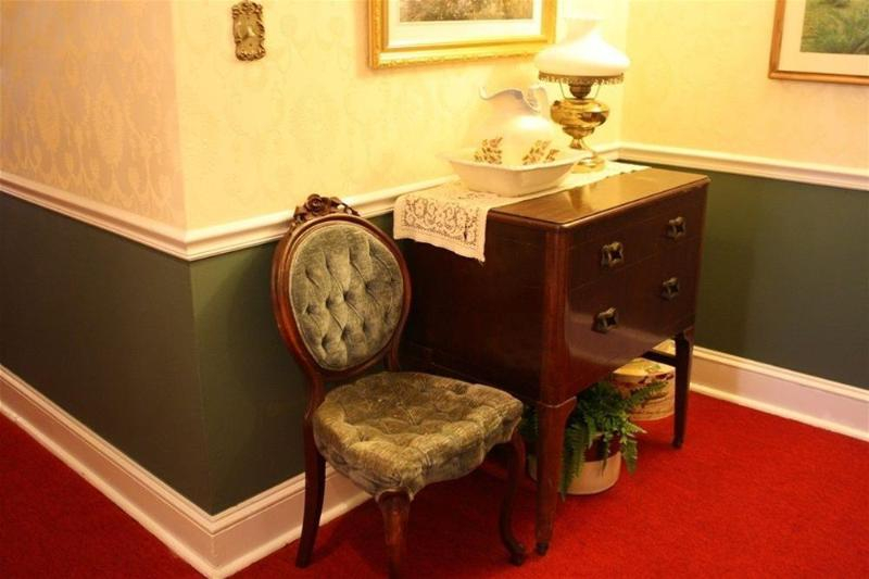 Red Rocker Inn