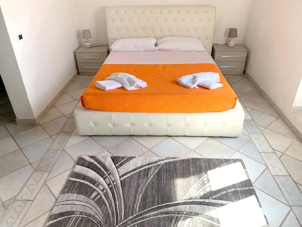 House With 2 Bedrooms in Noto, With Wonderful Mountain View, Enclosed Garden and Wifi Near the Beach