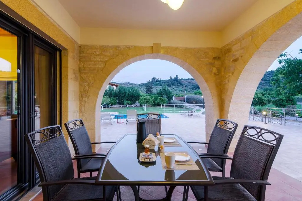 Villas Kalives
