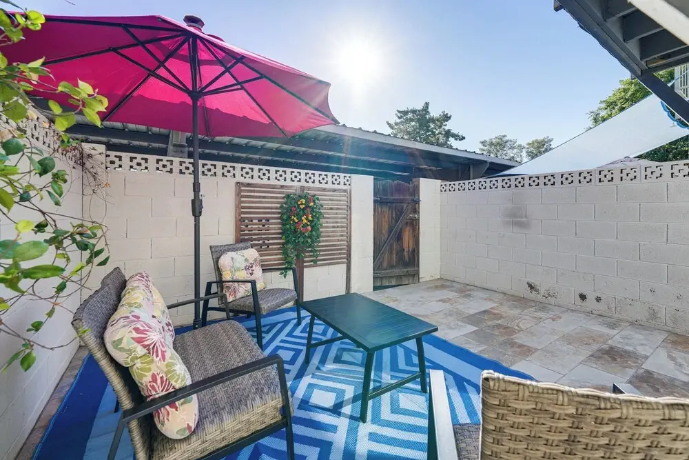 1 Mi to Old Town! Snowbird Escape w/ Pool Access