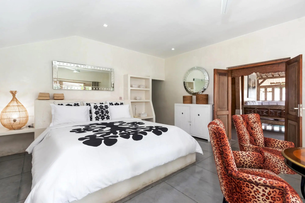 Villa Putih in Kuta with 4 bedrooms and 3 bathrooms