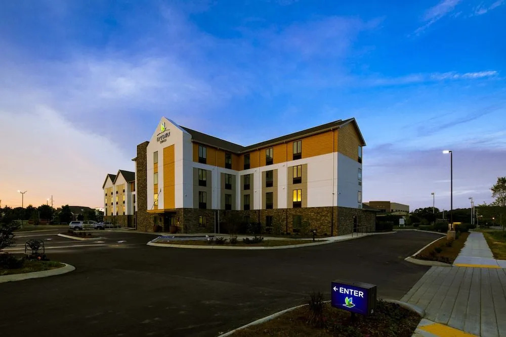 Uptown Suites Extended Stay Nashville TN - Smyrna
