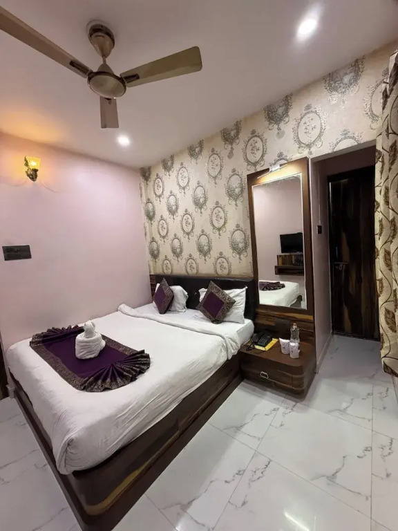 Hotel Bharat