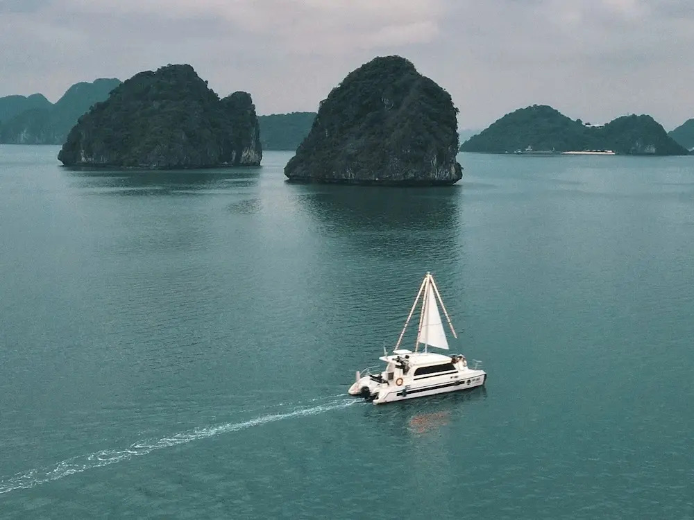 Scarlet Pearl Cruises - Wonder On Lan Ha Bay