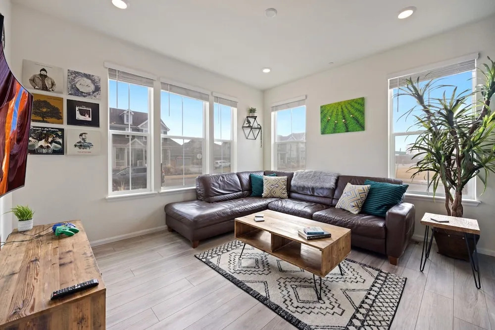 Modern & Stunning Home Near Breweries and Old Town!
