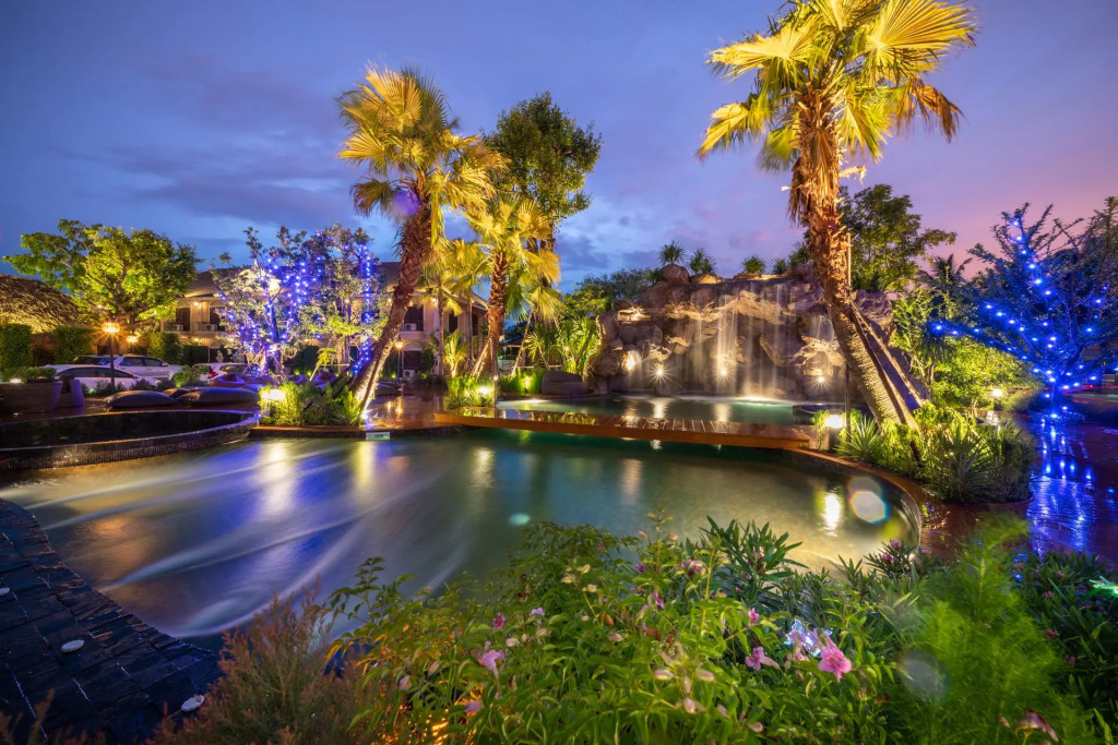 Khum Damnoen Resort