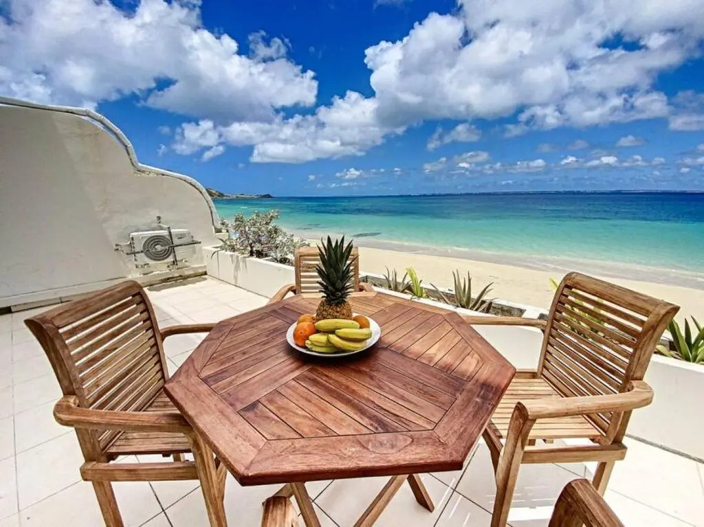 Paradis Caraibes 1 feet in the water in Grand Case