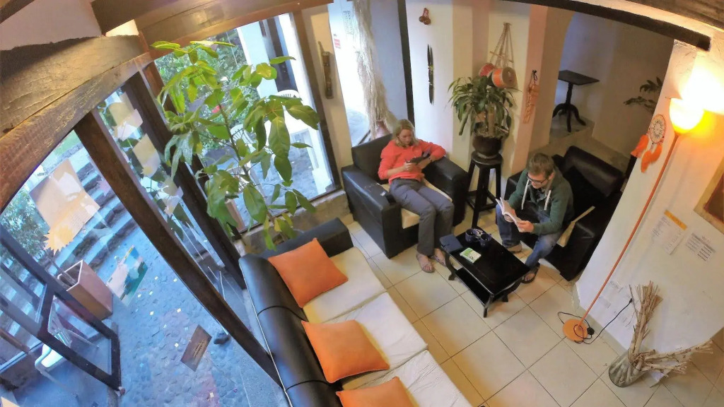 Hostal LAuberge Inn